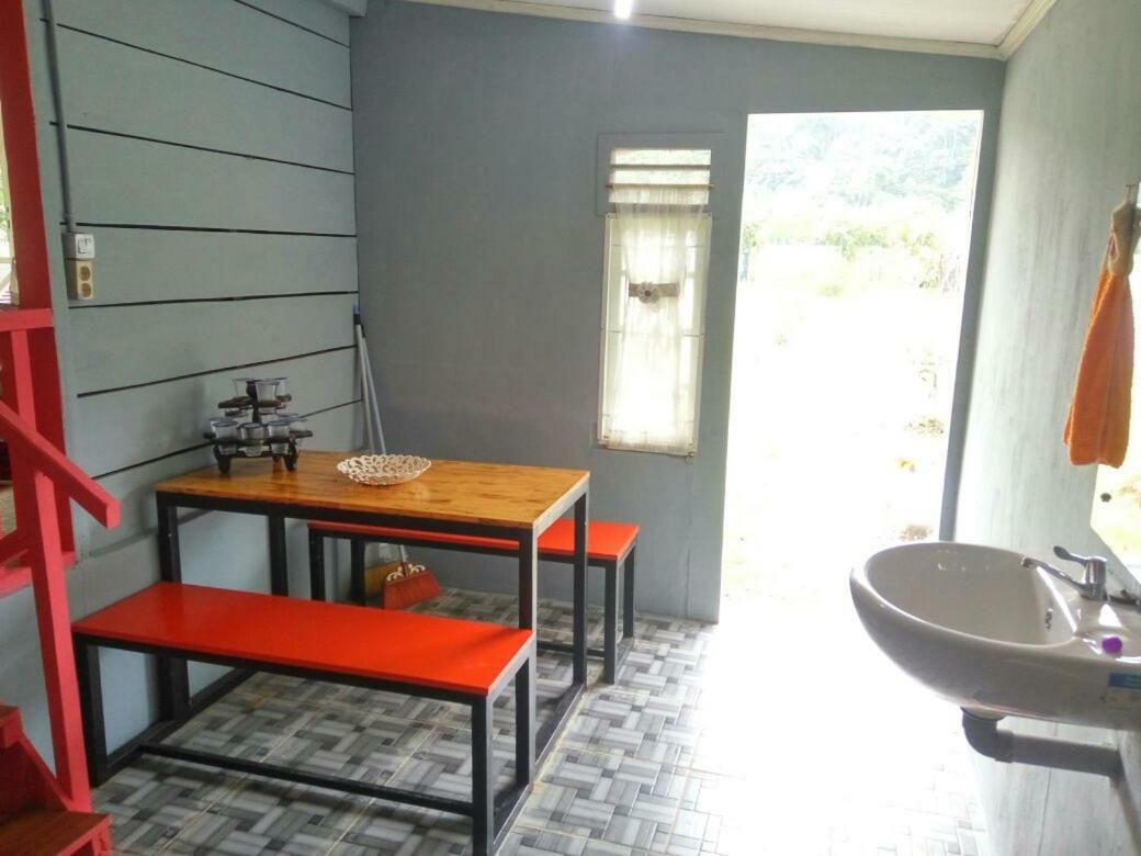 Pondok Oma Lasikin Bagian luar foto